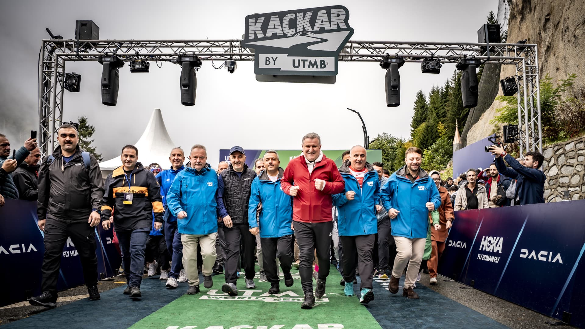 Kaçkar by UTMB yarışlarının startını Bakan Bak verdi