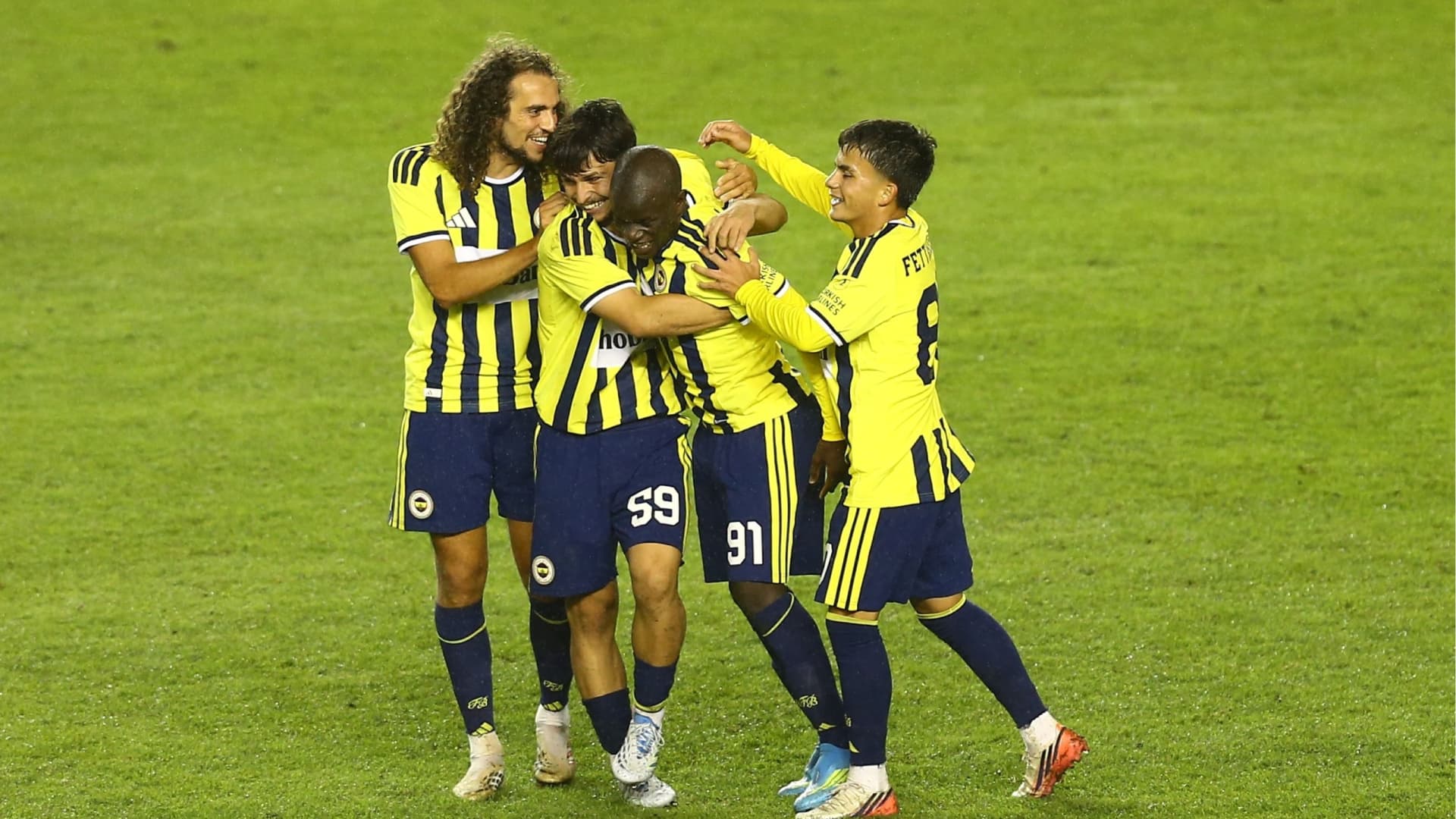 Fenerbahçe, Turan Tovuz'u 2-0 yendi; Greenwood kırmızı kart gördü