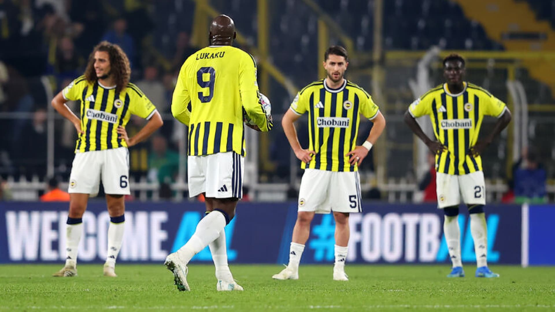 Fenerbahçe’nin Slavia Prag beraberliği spor yazarlarını böldü: “3 puanı hangi maçta alacaksın?”