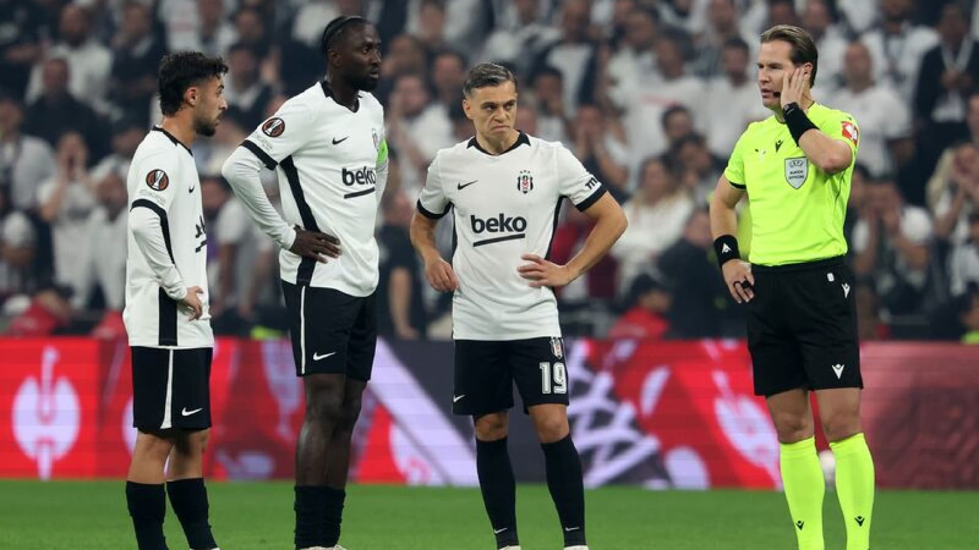 Beşiktaş, Crystal Palace karşısında iki farklı üstünlüğü koruyamadı