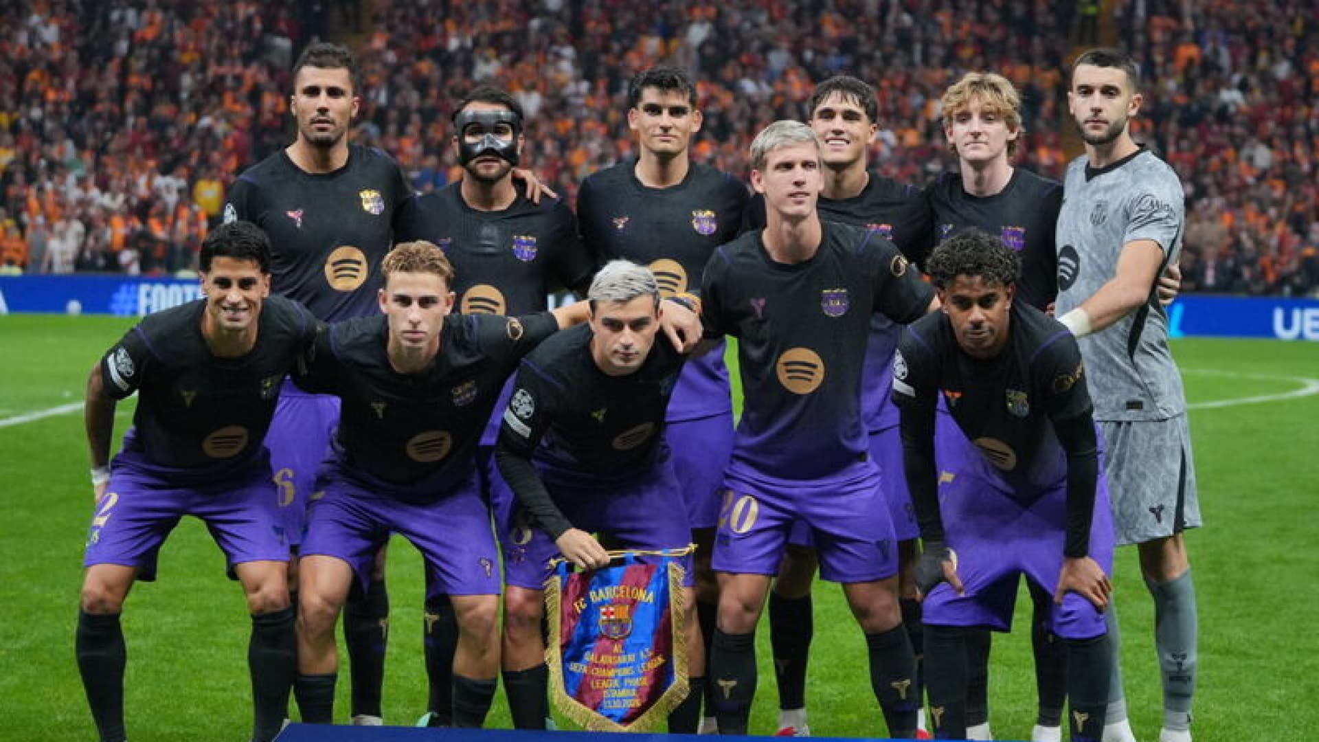 Barcelona ve Manchester City, ilk yenilgilerine rağmen liderliğini korudu