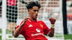 Gabriel in Man Utd team photo but no hint of reconciliation