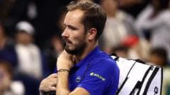 Medvedev disqualified for hitting spectator with ball